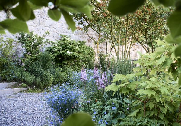 Lauschigkeit in der Stadt vom naturnahen Gartenbauer